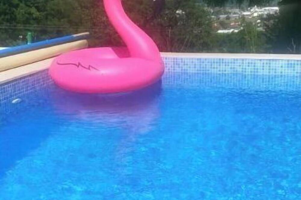 Entire apartment, Studio sleeps 2 to 5 people in Rumilly, Annecy region