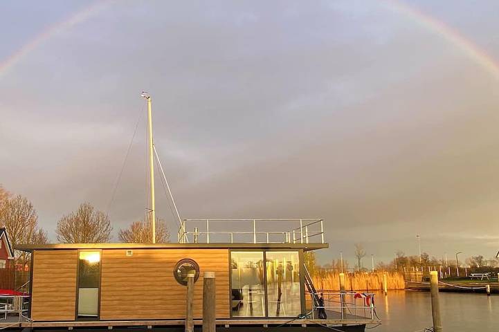 Top ausgestattetes Hausboot in Warns direkt am Kanal zum Ijsselmeer in Ijsselmeer