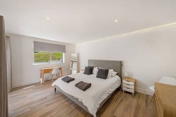 Holiday Rental for 10 People in Noss Mayo, Devon, Photo 1