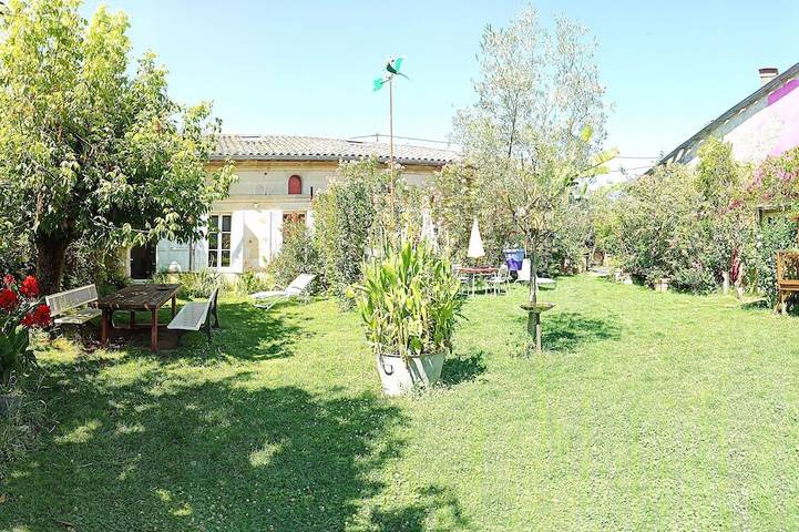 Location de vacances pour 15 personnes, avec Jardin à Gauriaguet