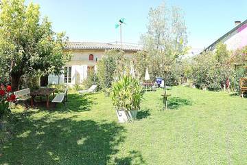 Gîte pour 15 personnes, avec jardin, animaux acceptés à Gauriaguet