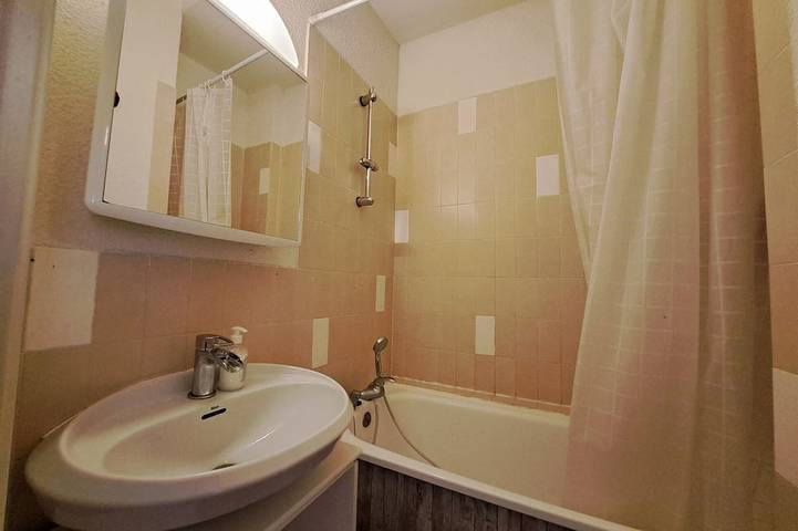 Entire apartment, Cozy studio in Pra Loup, near slopes, for 4 guests in Pra-Loup, Uvernet-Fours