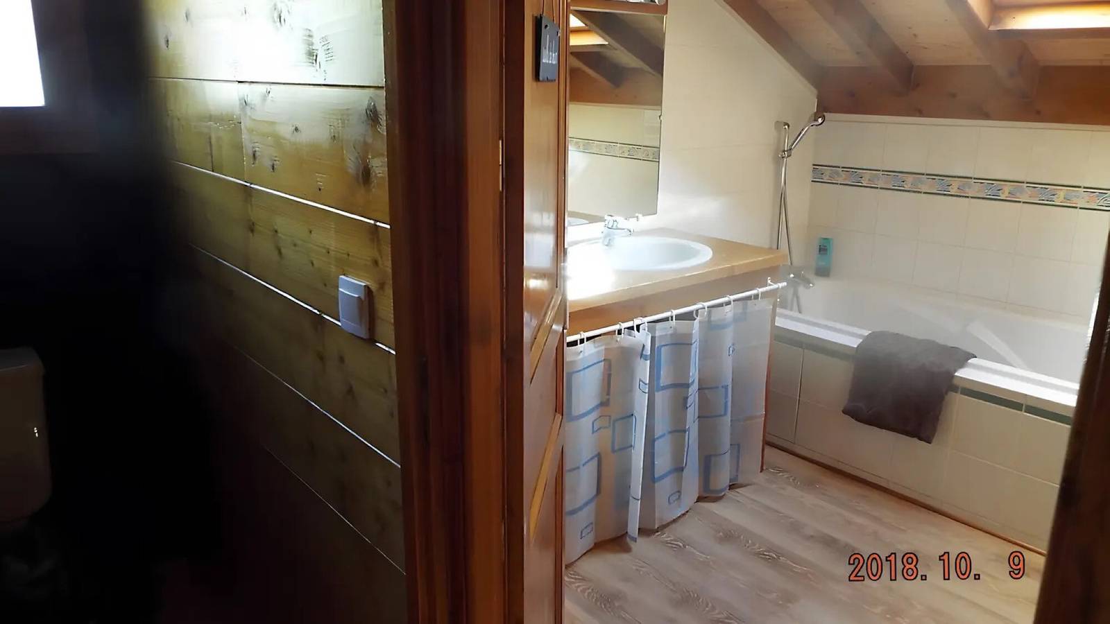 Guest Rooms 'Rooms 1 and 2' with Mountain View, Shared Terrace and Wi-Fi in Saint-Martin-de-la-Porte, Saint-Jean-de-Maurienne region
