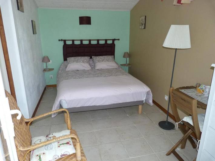 Location de vacances pour 2 personnes, avec jardin ainsi que terrasse et piscine à Sainte-Terre - 2