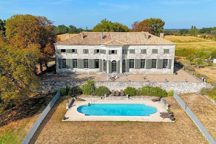 Location de vacances pour 16 personnes, avec jacuzzi et jardin à Saint-Colomb-de-Lauzun