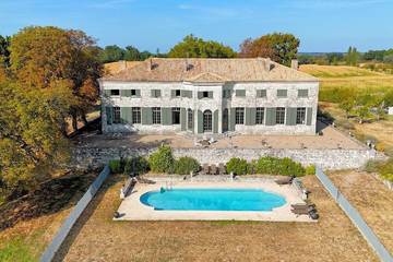 Gîte pour 16 personnes, avec jacuzzi et jardin à Saint-Colomb-de-Lauzun