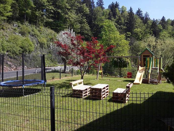 Gîte pour 4 personnes, avec vue ainsi que jardin et terrasse, animaux acceptés à Logatec - 3