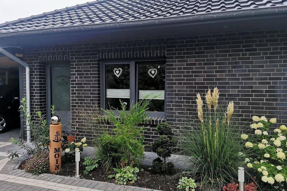 Ganze Wohnung, Fewo \"Am Dock\" - Appartement/Fewo, Bad, Wc, 2 Schlafräume in Apen, Ammerland