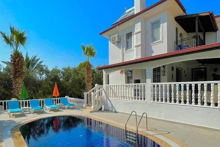 Villa for 8 people, with balcony and garden in Hisaronu