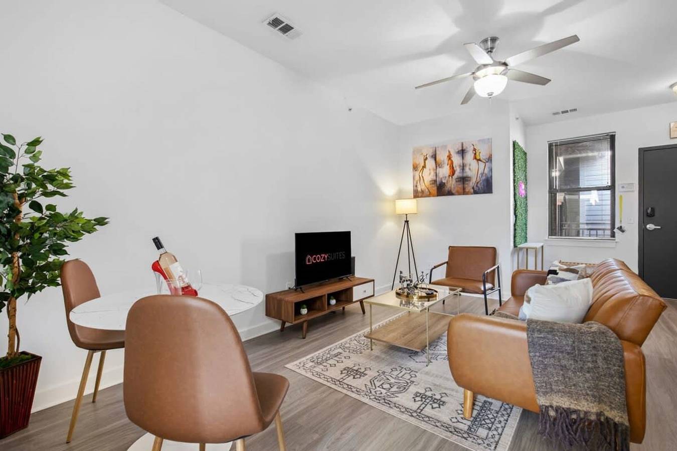 Entire apartment, Two Cozysuites Cozy Charming Condo with parking in Nashville, Tennessee