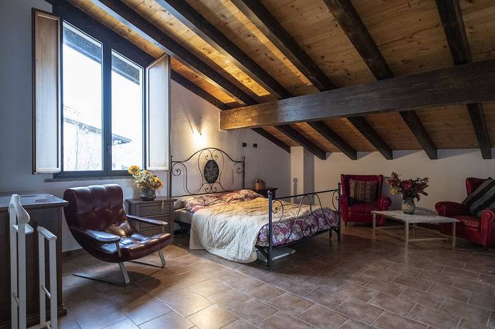 Villa Cavalieri in Vedriano with a panoramic view of the Reggio Emilia hills in Canossa, Reggio Emilia Provinz