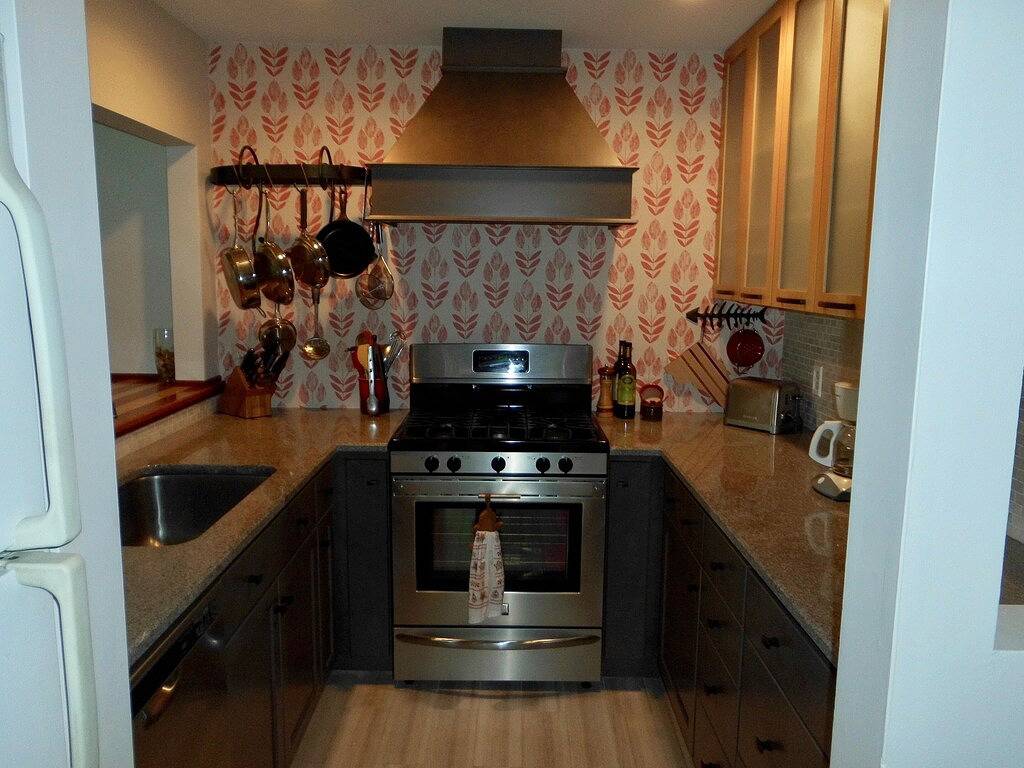 Beautifully appointed lake-view cottage with dock access in Rutland County