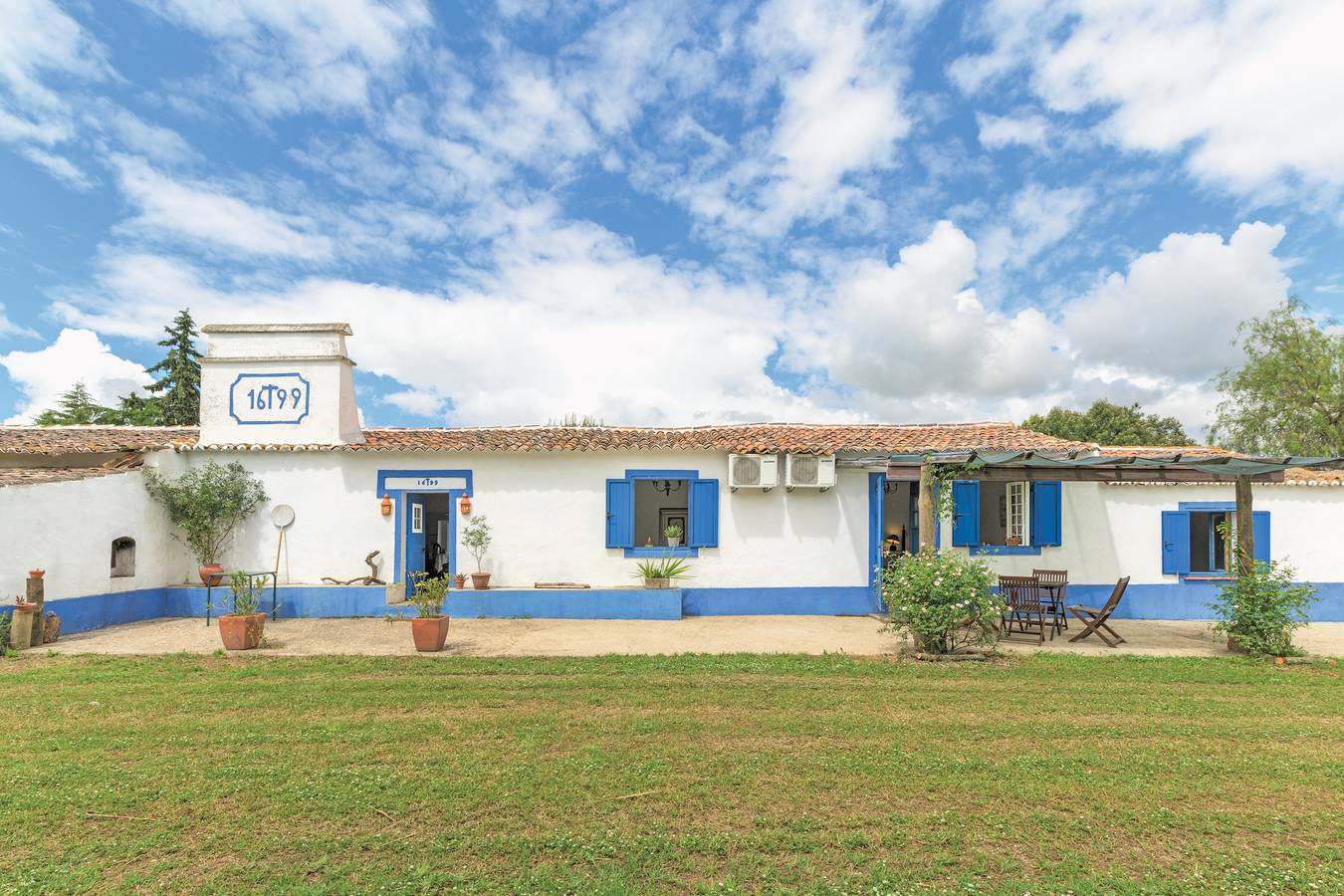 Vacation Home “Sesmarias Dos Nobres“ with private pool , terrace bar and lakes in Azinheira dos Barros, Alentejo Litoral
