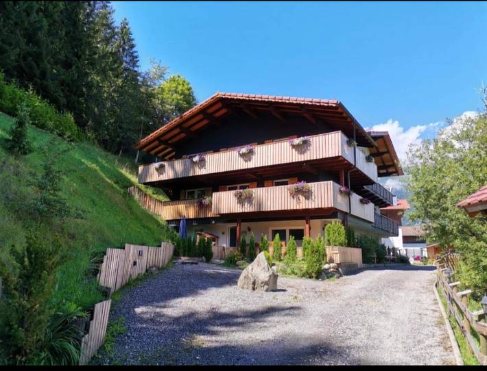 Ferienwohnung für 4 Personen, mit Terrasse und Garten in Hainzenberg
