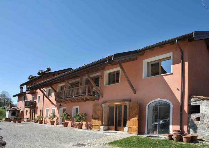 Chalet für 4 Personen, mit Balkon und Terrasse sowie Garten und Kinderpool in Belluno