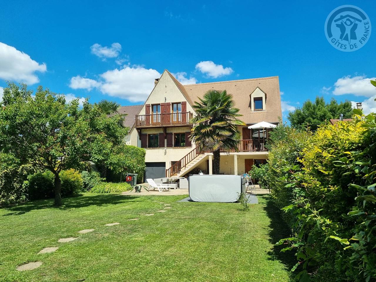 Villa spacieuse avec spa et jardin privé - Proche Paris in Porcheville, Yvelines