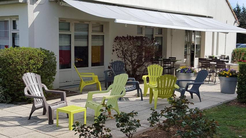 Hôtel pour 2 personnes, avec jardin dans Aéroport Lyon Saint-Exupéry - 2