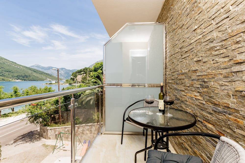 Traumferienwohnungen - Schwarze Wohnung in Tivat, Boka Kotorska