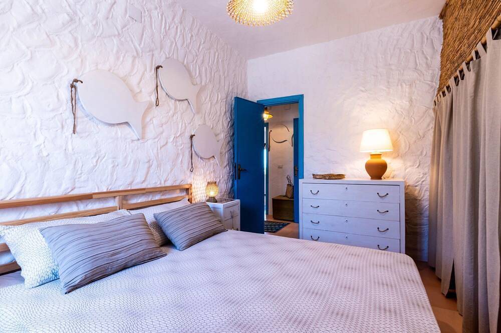 Haus in Sant'antioco mit überdachtem Parkplatz in Peonia Rosa, Sant'Antioco