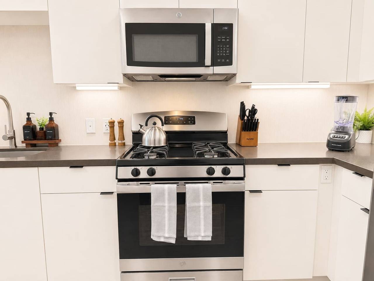 Apartamento entero, Charming 2Br Retreat  Pool  Gym 10min to Disneyland in Santa Ana (california), Condado de Orange