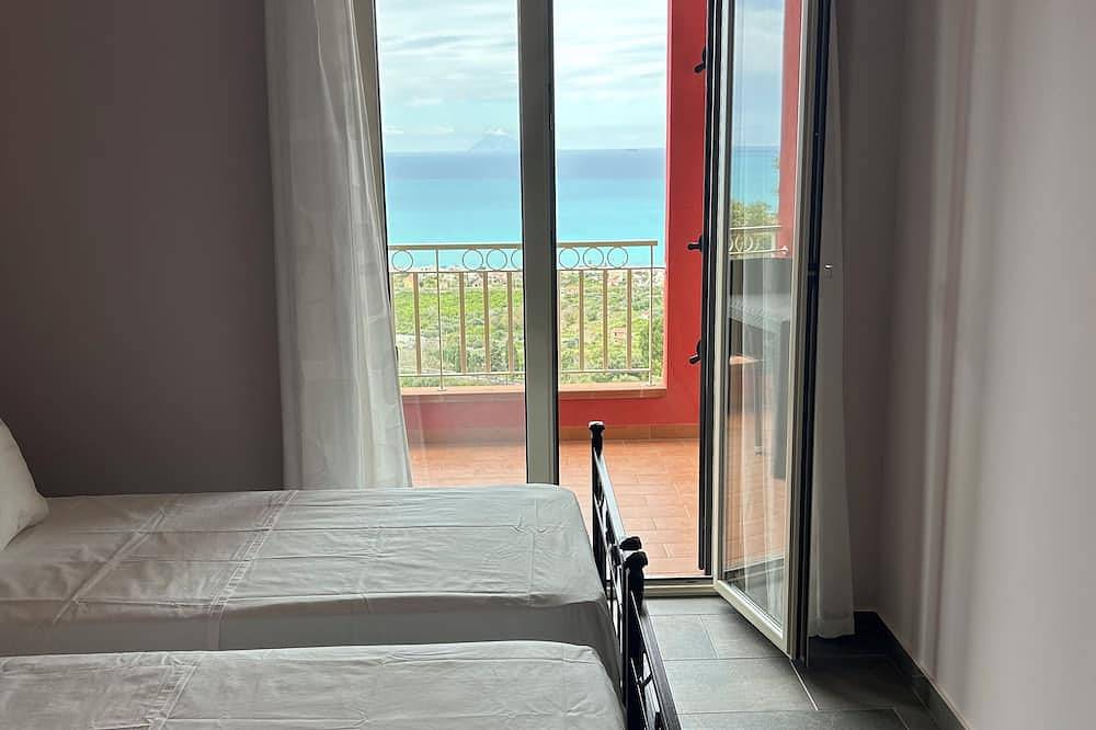 Entire apartment, Panorama d'oro in Brolo, Messina Province