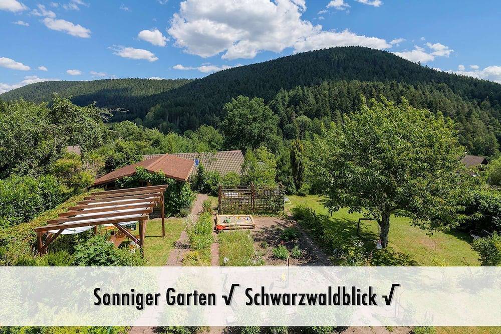 Schindelhäusle Schillerstraße mit großem Garten, Hunde, 3 Schlafzimmer, 7 Personen in Alpirsbach, Kinzigtal