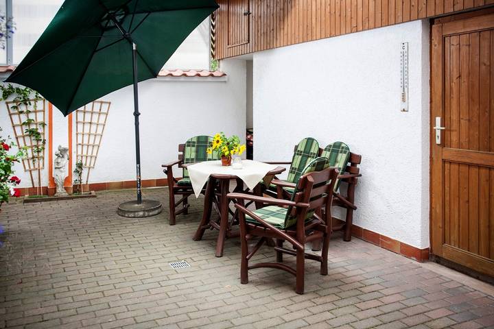 Ganze Ferienwohnung, Ferienwohnung "Helianthus" - Fw mit 1 Wohnr., 1 Schlafr., Küche, Bad m. Du, Eg, 1-3 P., 55 m² in Arnstadt (Thüringen), Arnstadt