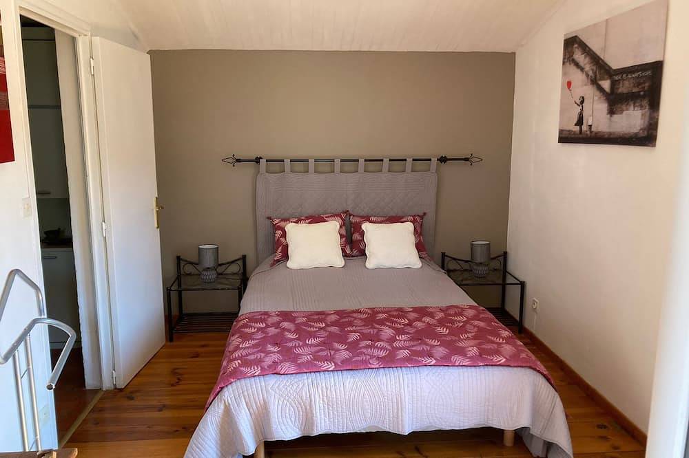 Gîte au calme  tout confort dans une bastide avec piscine in Apt, Parc naturel régional du Luberon