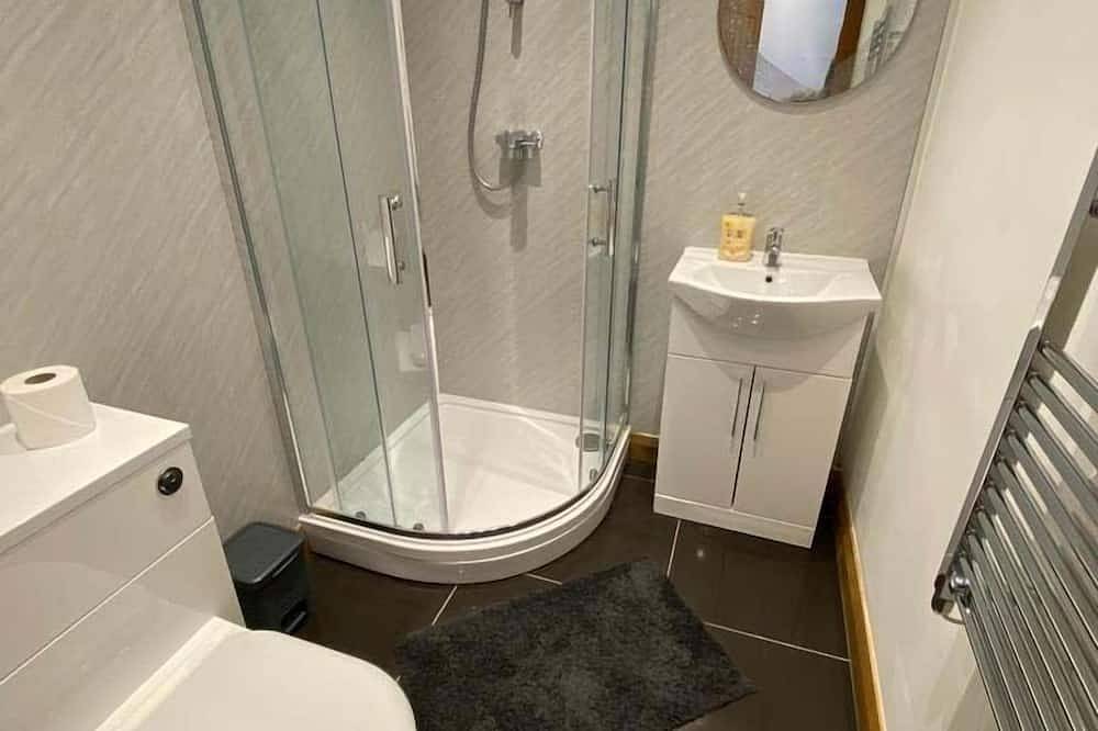 Doppelzimmer-Komfort-Ensuite mit Dusche-Double Room in Stockton-on-Tees