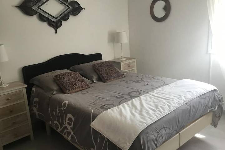 Location de vacances pour 12 personnes, avec jacuzzi et jardin, animaux acceptés à Saint-Laurent-d'Aigouze - 3