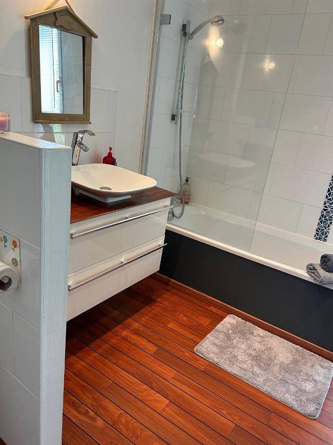 Location de vacances pour 2 personnes, avec balcon ainsi que vue et jardin à Pléguien - 4