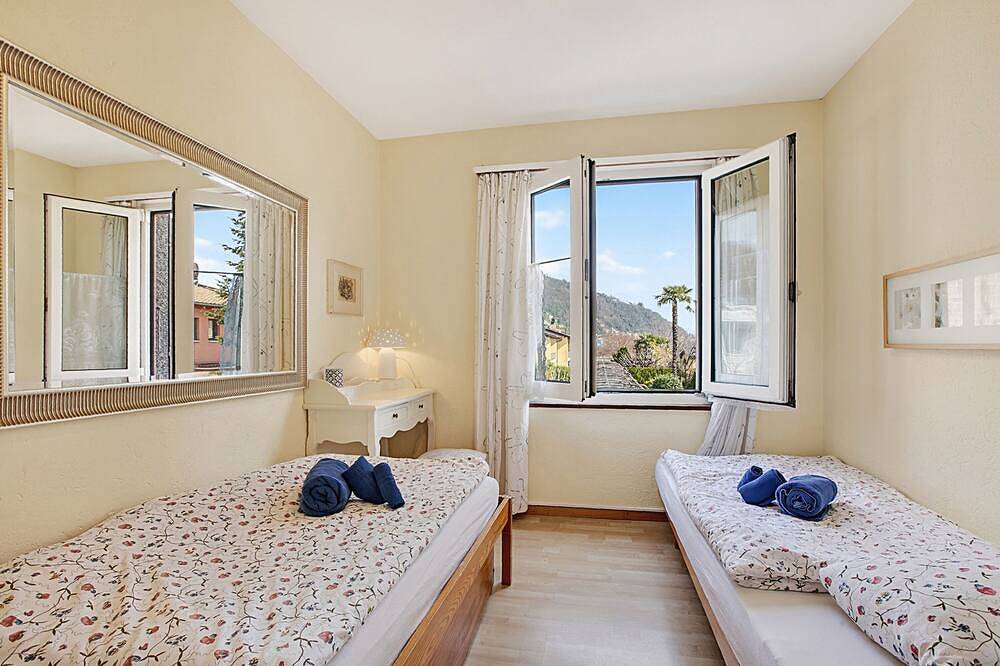 Ganze Wohnung, Casa Viola Panorama, Losone, Switzerland in Losone, Tessiner Alpen