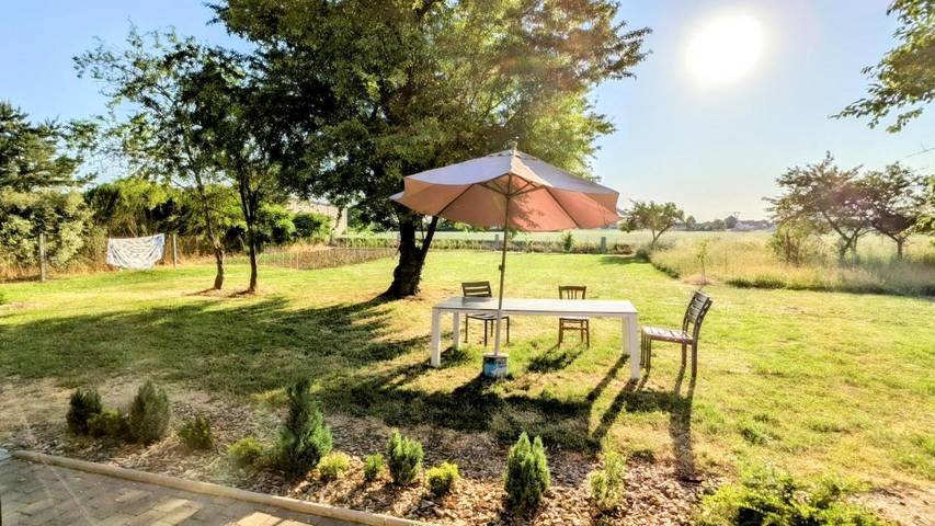 Location de vacances pour 14 personnes, avec piscine ainsi que jardin et vue à Buchères - 3