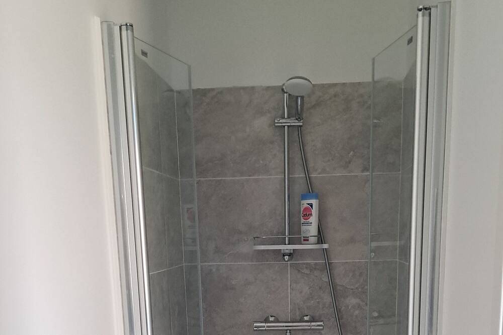 New house in St Armel in the Gulf of Morbihan with 6-seater Jacuzzi in Saint-Armel, Côte des Mégalithes