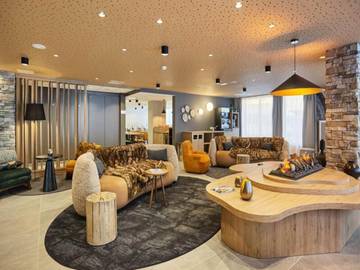 Gîte pour 6 personnes, avec balcon et piscine, adapté aux familles dans Auron