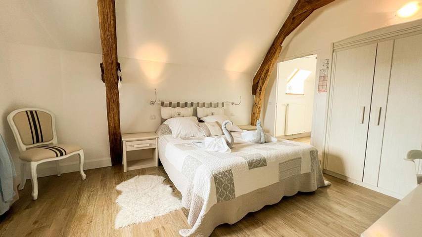 Chambre d’hôte pour 2 personnes, avec vue sur le lac ainsi que vue et jardin à Ferrières-la-Verrerie