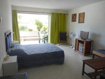 Gîte pour 2 personnes, avec terrasse et vue dans Plage des Roches Noires