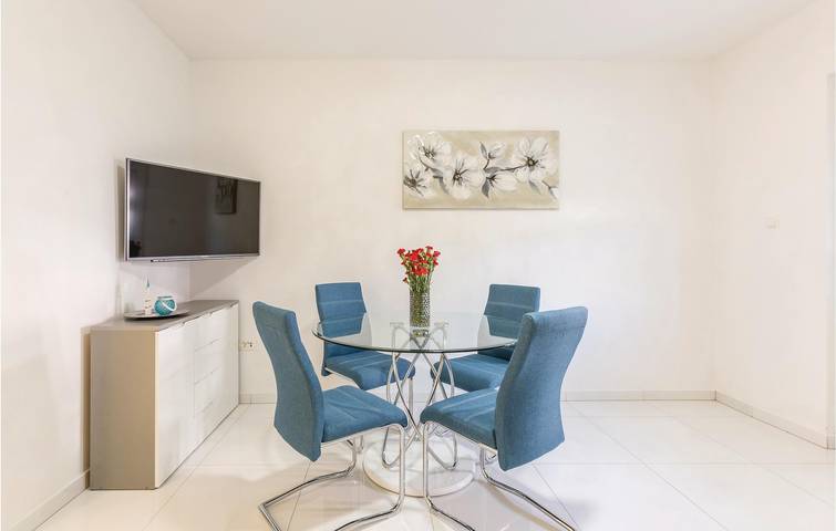 Ferienwohnung für 4 Personen, mit Terrasse und Whirlpool in Podstrana - 2