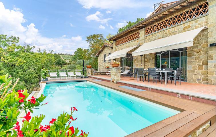 Location de vacances pour 6 personnes, avec terrasse et piscine, animaux acceptés à Poppi - 2