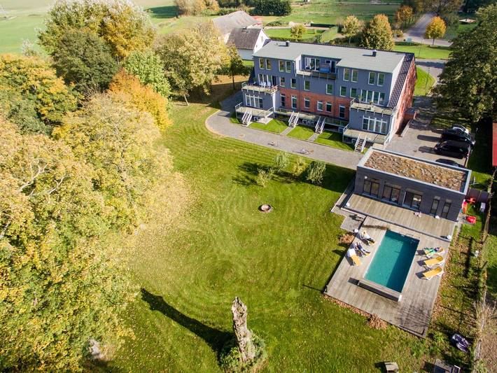 Ferienwohnung für 4 Personen, mit Pool und Terrasse sowie Garten, kinderfreundlich