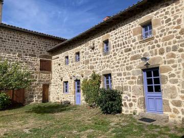 Gîte pour 8 personnes, avec jardin dans Merle-Leignec