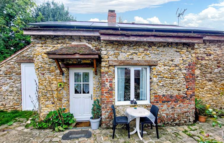 Riverside Retreat avec WiFi, parking, jardin et piscine in Boissy-le-Châtel, Seine-et-Marne