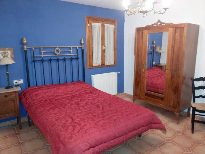 Casa rural para 15 personas, con vistas además de jardín y terraza, Se admiten mascotas en Loporzano