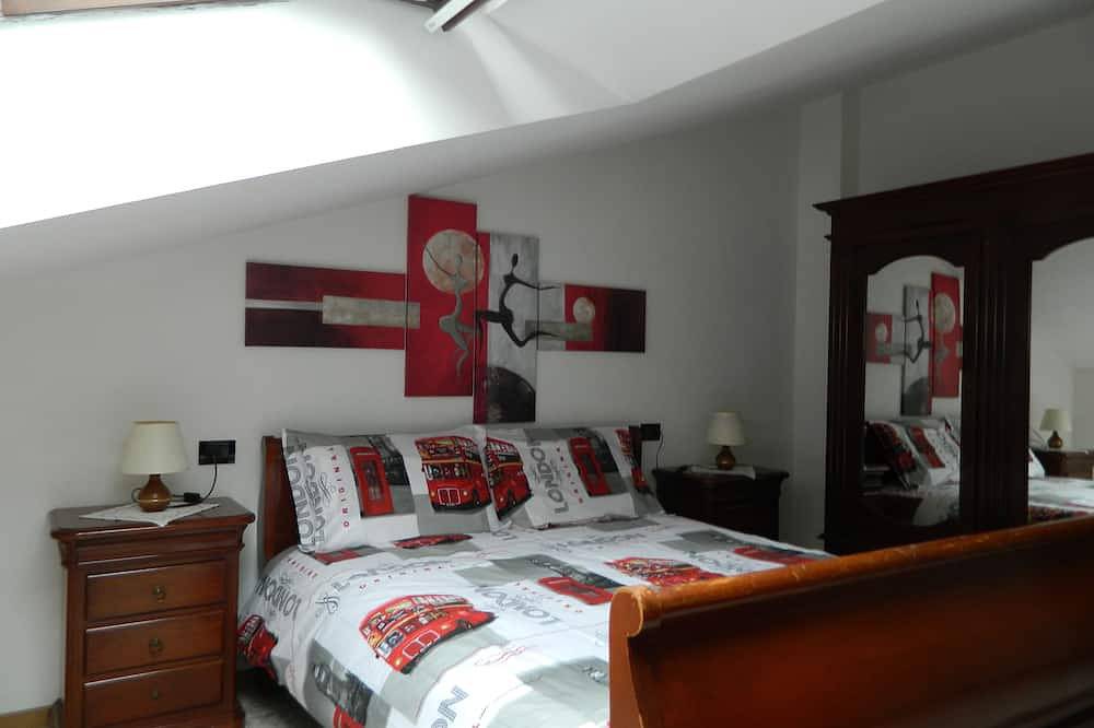 Entire apartment, Penthouse with terrace overlooking Lake Garda in Malcesine (Vr) in Malcesine, Garda Mountains