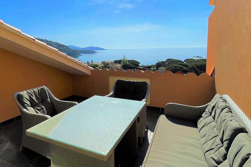 Appartement entier, St Clair Du Lavandou Superbe Terrasse vue mer 300M Plage De Sable Fin in Le Lavandou, Région de Toulon