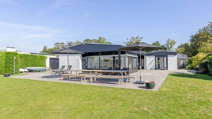 Ferienhaus für 11 Personen, mit Garten in Kamperland