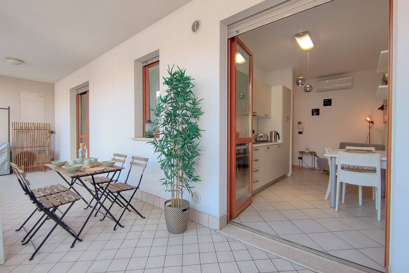 Ganze Wohnung, [Apartment] Charming Central  with Terrace, 5 Minutes from the Beach in Civitanova Marche, Adriaküste Marken