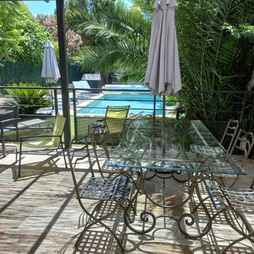 Gîte pour 6 personnes, avec piscine ainsi que jardin et terrasse à Avignon