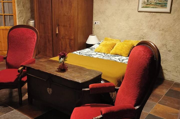 Gîte pour 2 personnes, avec piscine et jardin à BIO - 3