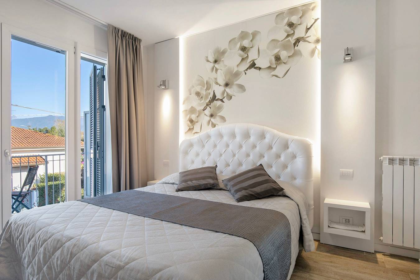 Apartamento entero, Casa de vacaciones 'Villetta La Brise -Versilia' con jardín privado, Wi-Fi y aire acondicionado in Marina di Pietrasanta, Pietrasanta